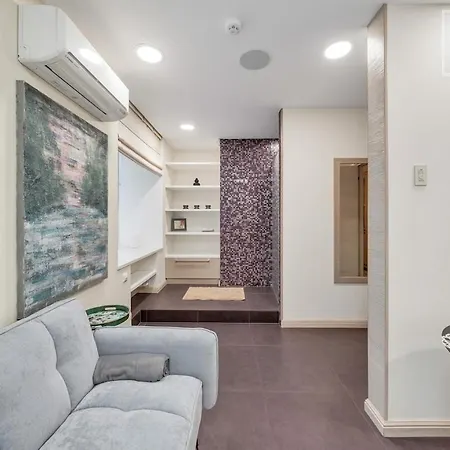 Boutique Flat - Shower - Sound System