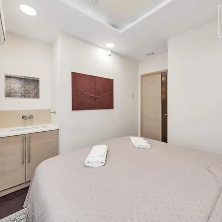 Boutique Flat - Shower - Sound System